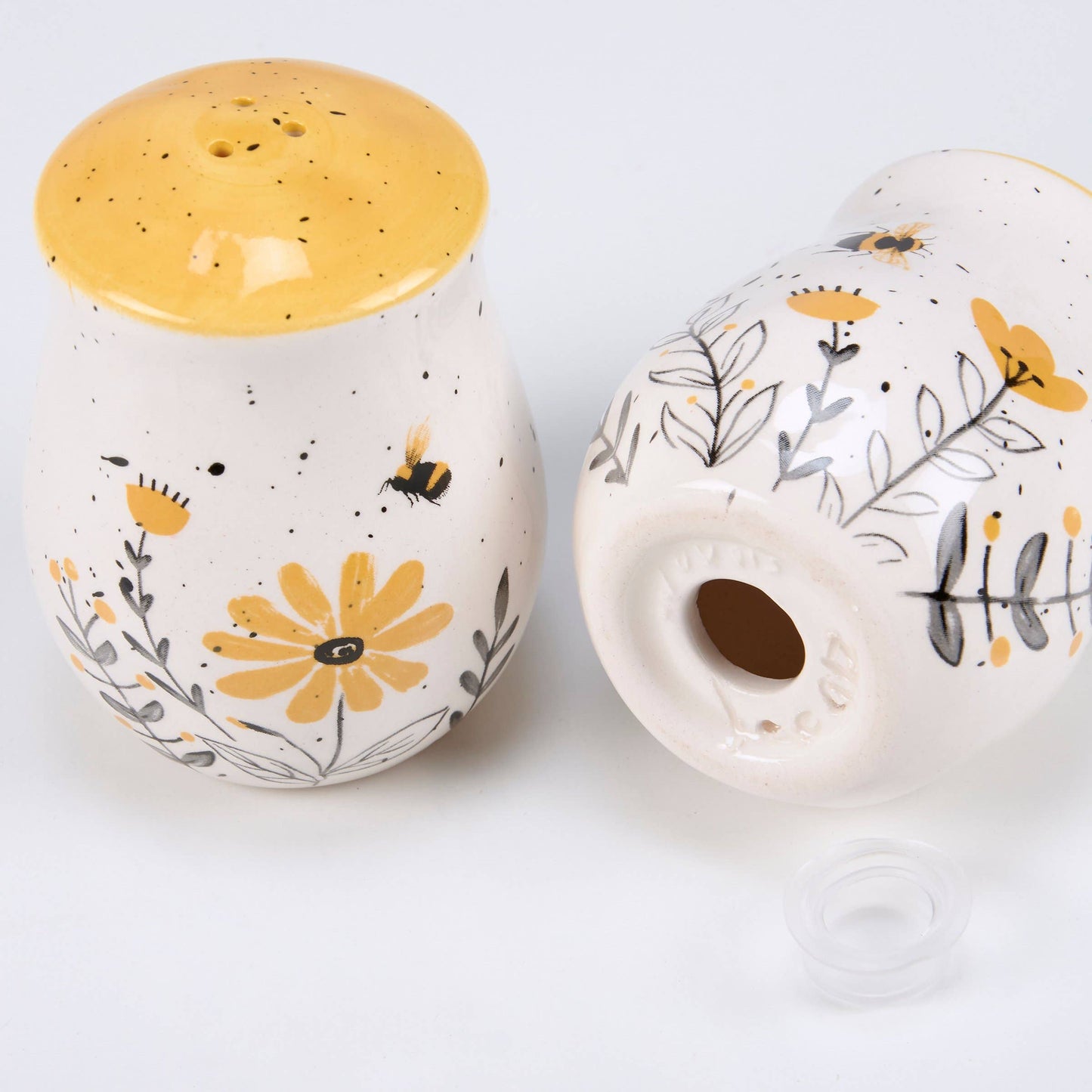 Primitives by Kathy - Bee Salt And Pepper Shakers