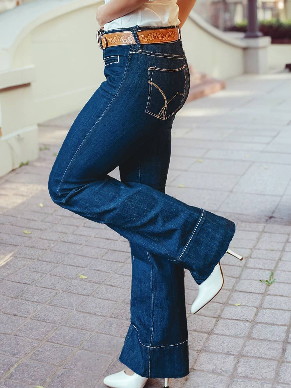 Center Seam Deep Wash Straight Jeans