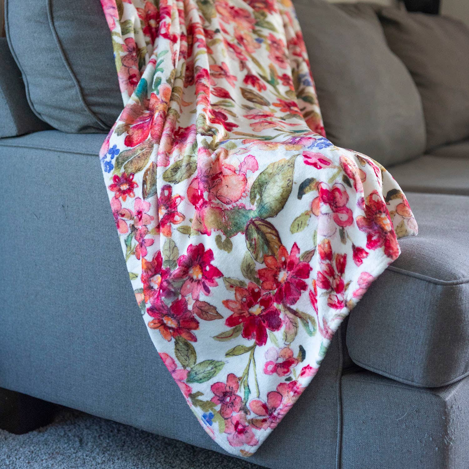 Gifts / Home & Holiday Decor / Blankets