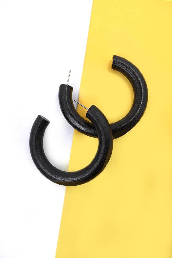 JOSSLYN by wall to wall - COLORFUL WOOD HOOP EARRINGS | 31E23585