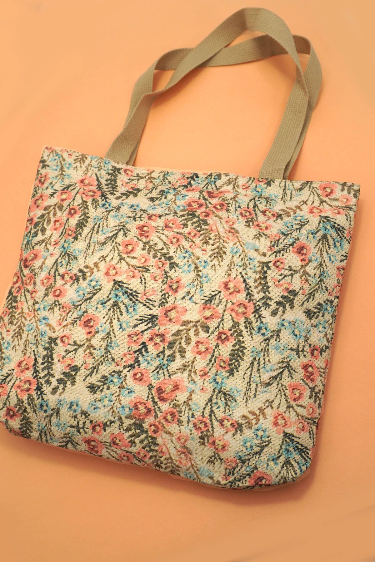 JOSSLYN by wall to wall - Organic Embroidery Floral Quilted Tote Bag | 40P576