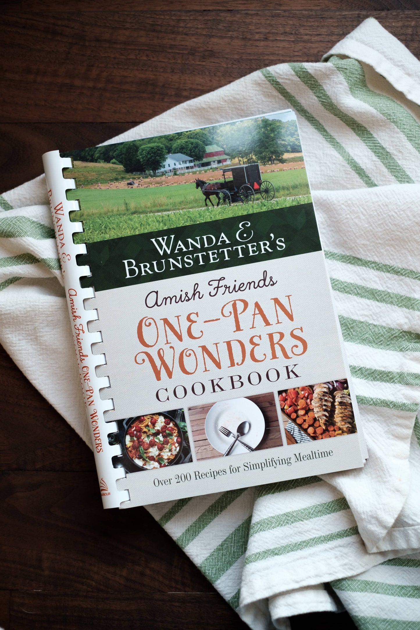 Barbour Publishing, Inc. - Wanda E. Brunstetter's Amish Friends One-Pan Wonders Cookboo