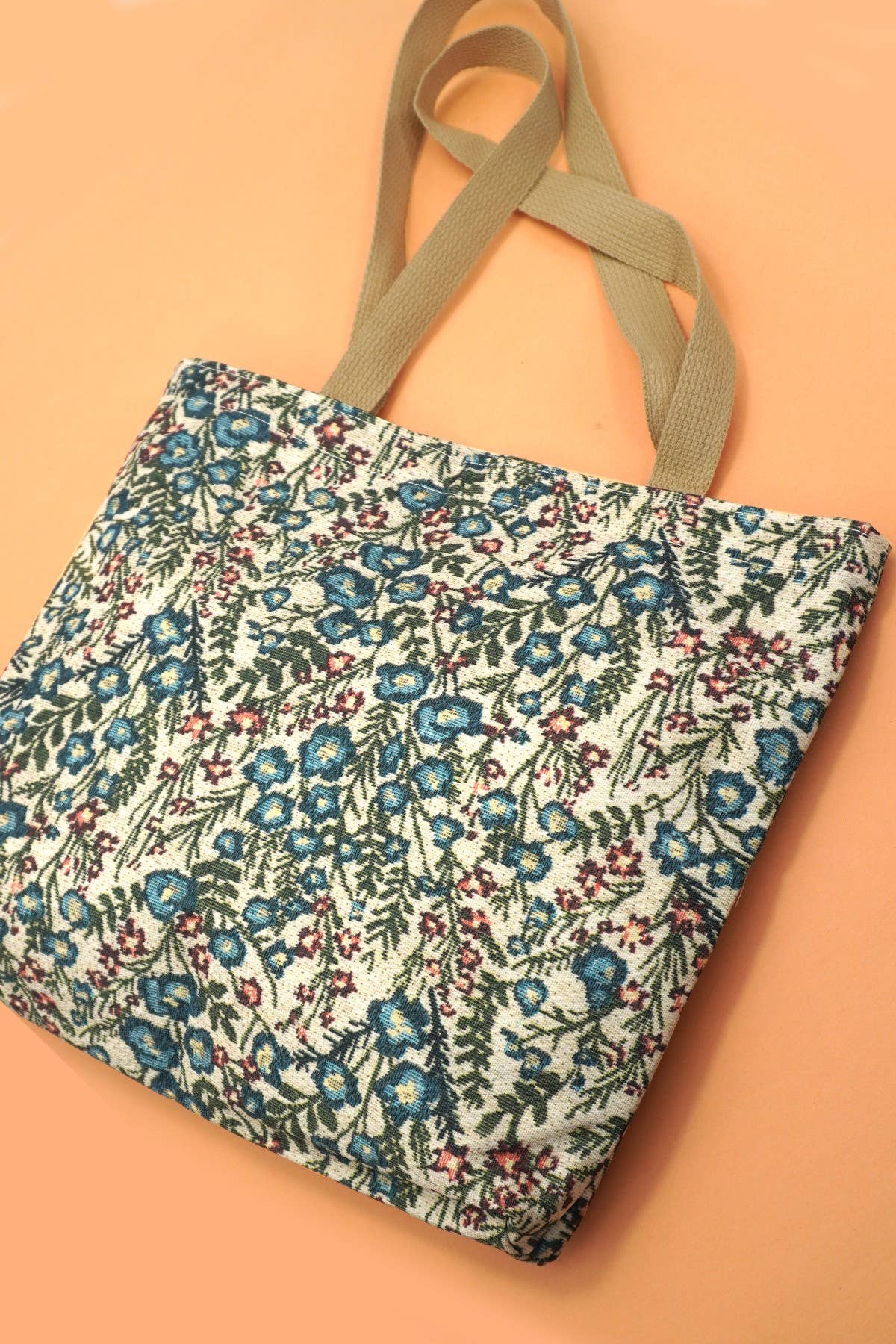 JOSSLYN by wall to wall - Organic Embroidery Floral Quilted Tote Bag | 40P576