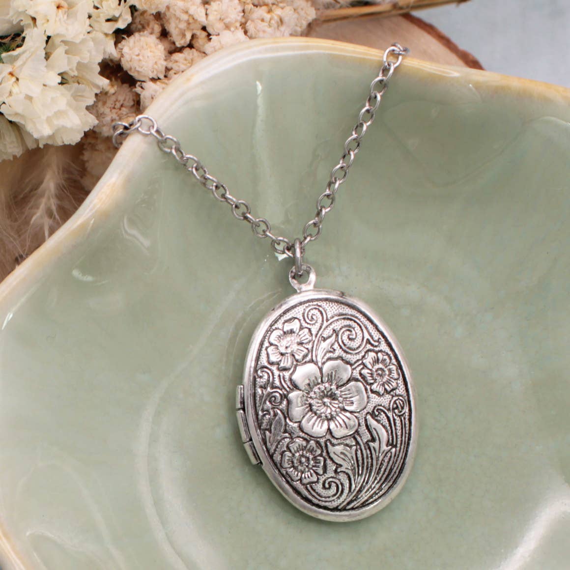 ZAD - Vintage Memories Silver Floral Locket Necklace