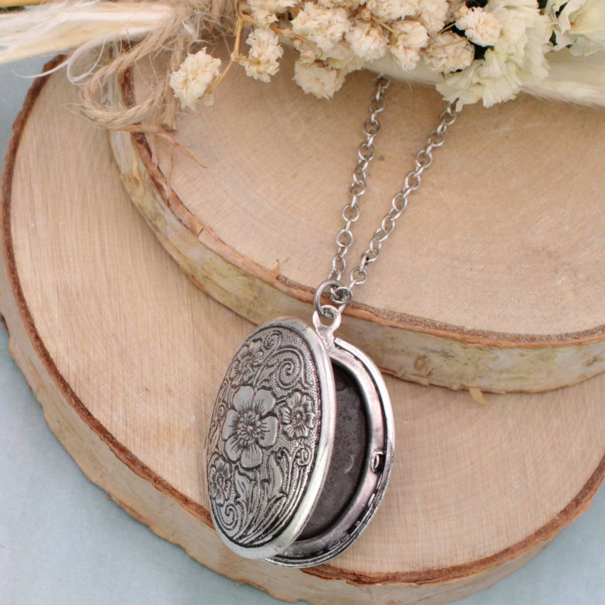 ZAD - Vintage Memories Silver Floral Locket Necklace