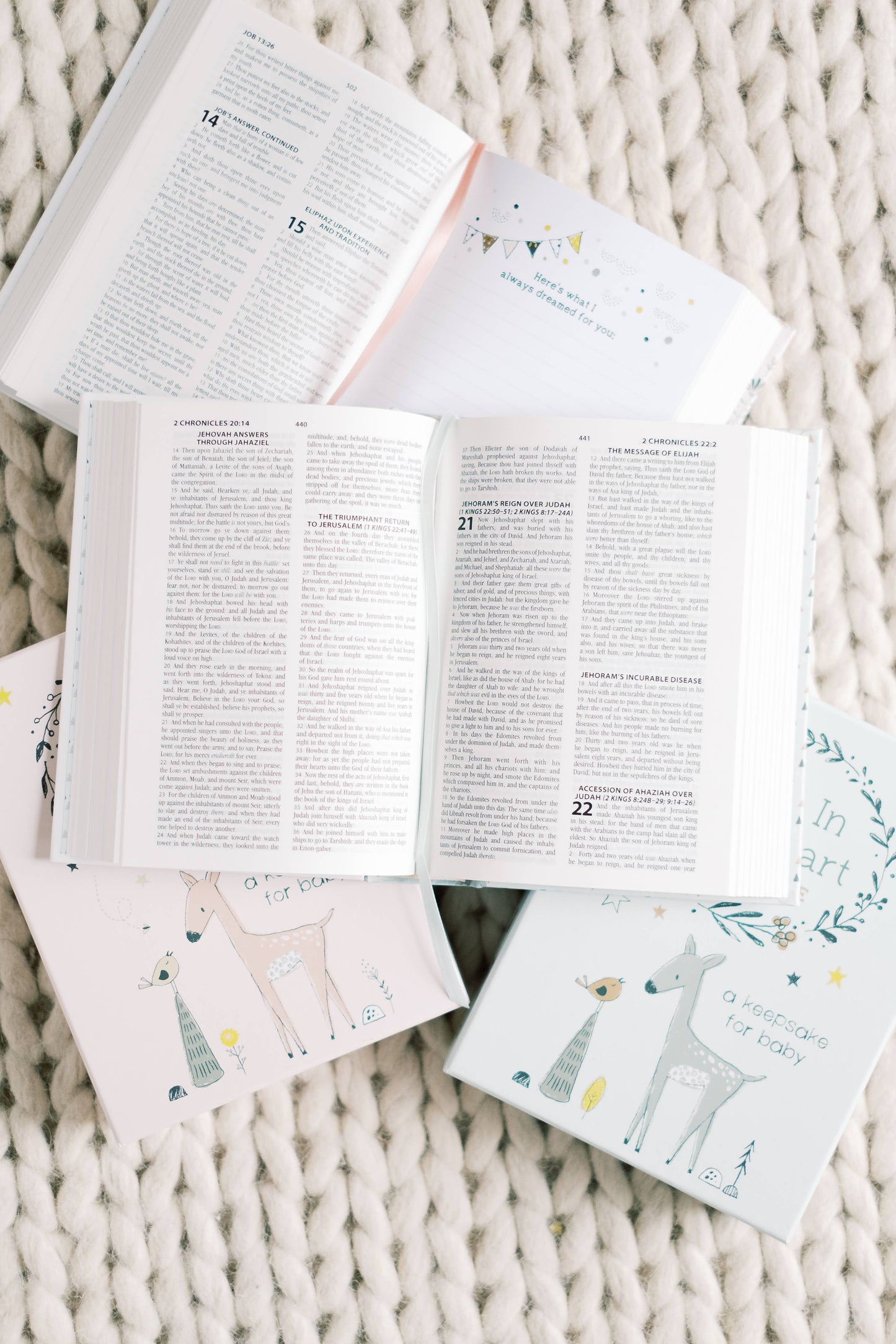 Barbour Publishing, Inc. - Kept in My Heart KJV Bible [Coral Woodland]