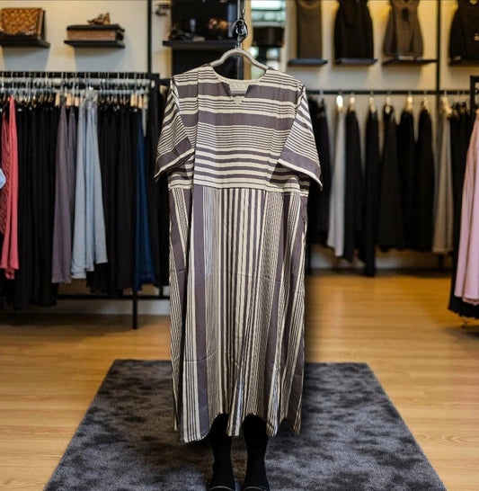 Plus Size A-Line Loose Pockets Striped V-Neck Midi Dress