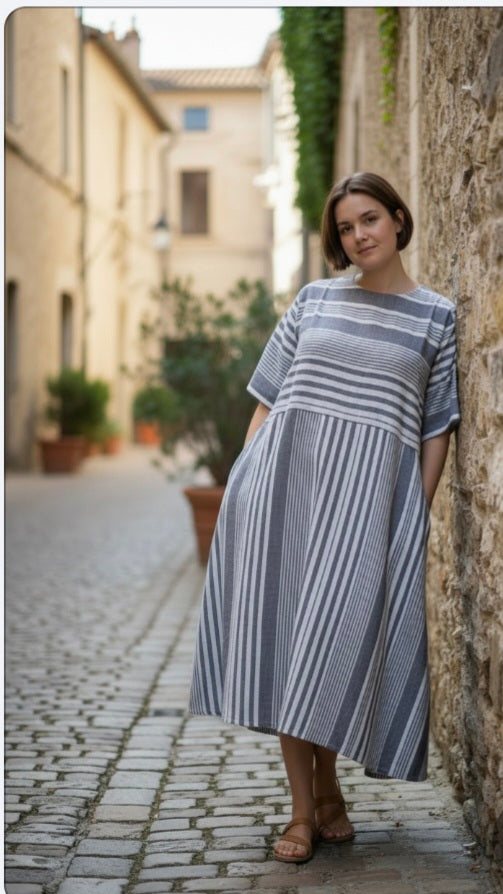 Plus Size A-Line Loose Pockets Striped V-Neck Midi Dress