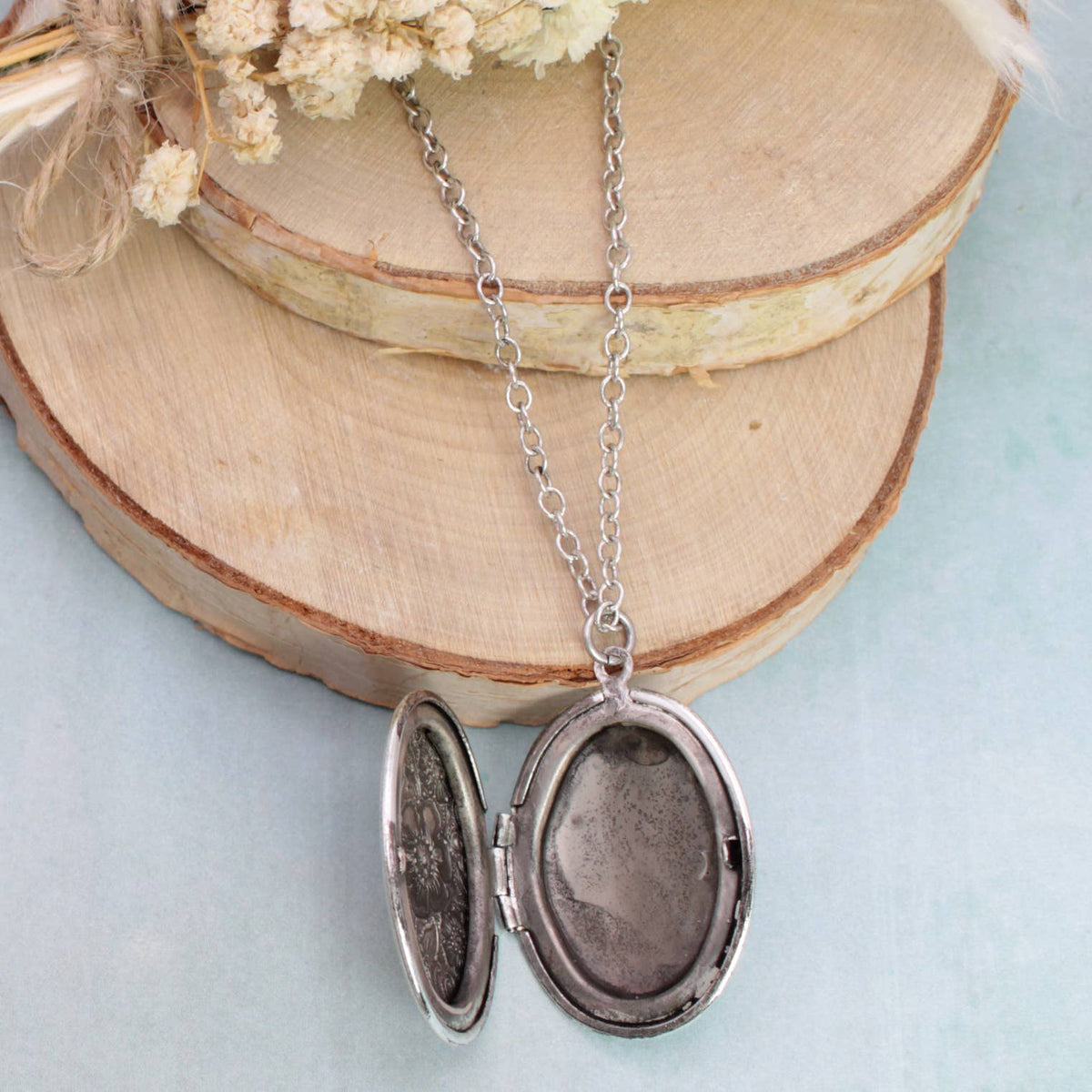 ZAD - Vintage Memories Silver Floral Locket Necklace