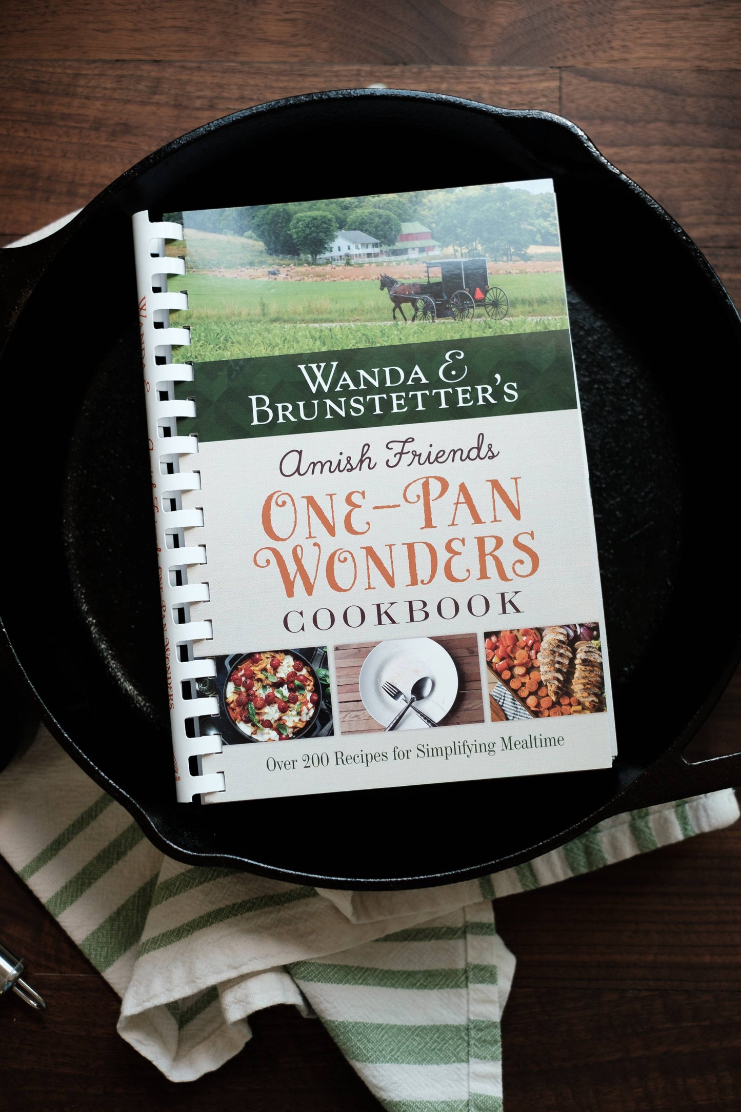 Barbour Publishing, Inc. - Wanda E. Brunstetter's Amish Friends One-Pan Wonders Cookboo